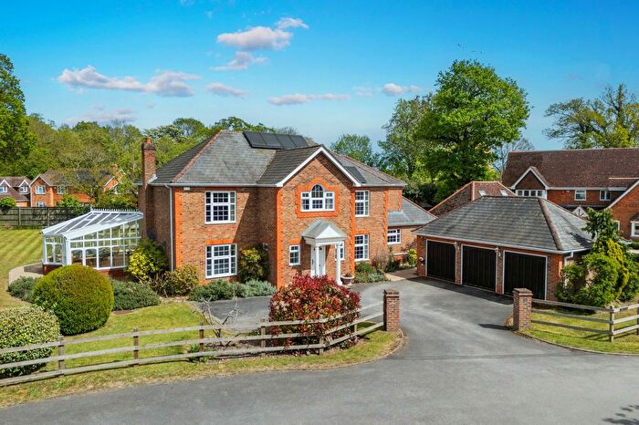 5 Bedroom Detached House For Sale In Orchard Chase, Hurst, RG10