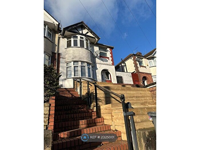 3 Bedroom Semi-Detached House To Rent In Crawley Green Road, Luton, LU2