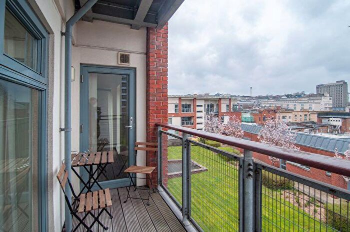 2 Bedroom Apartment To Rent In Horizon, Broad Weir, BS1