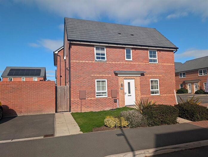 3 Bedroom Detached House For Sale In Halifax Road, Fernwood, NG24