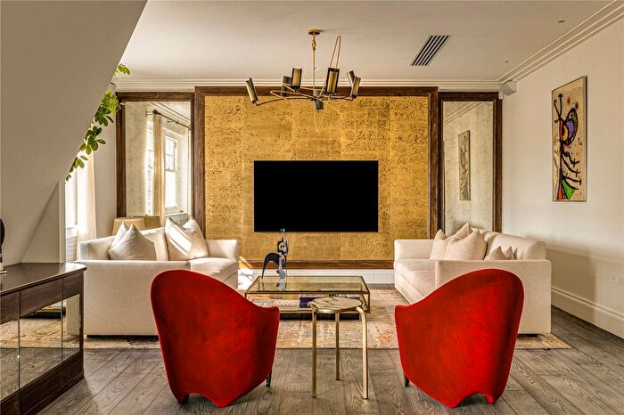 3 Bedroom Flat To Rent In South Street, Mayfair, London, W1K