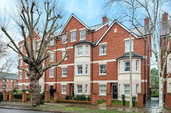 2 Bedroom Apartment To Rent In Pembroke Court, Warwick Avenue, Bedford, MK40