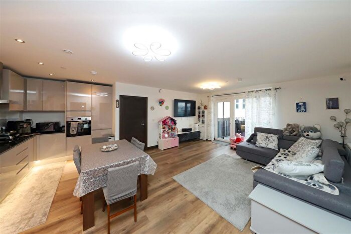 2 Bedroom Flat For Sale In Gramophone Lane, Hayes, UB3