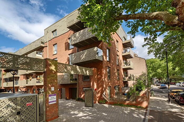 1 Bedroom Flat To Rent In Broome Way London, SE5