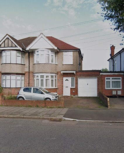 3 Bedroom Semi-Detached House To Rent In Kenton Lane, Harrow, HA3