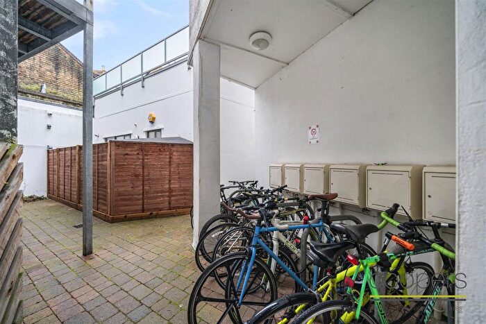 1 Bedroom Property To Rent In Stockwell Road, London, SW9