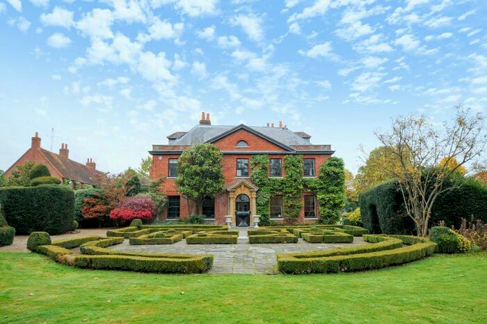 11 Bedroom Detached House To Rent In Broad Common Road, Hurst, Reading, RG10