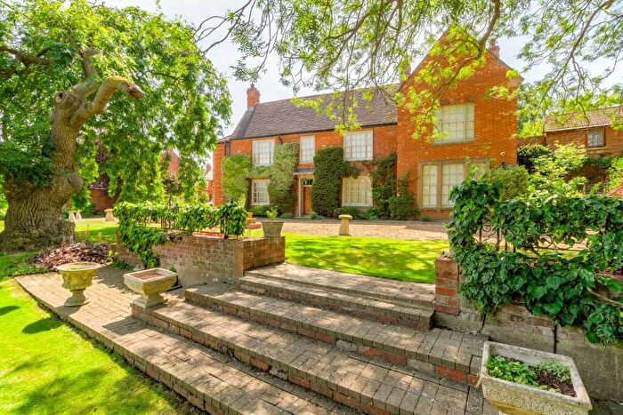 6 Bedroom Detached House For Sale In Mill House, Newport Pagnell, MK16