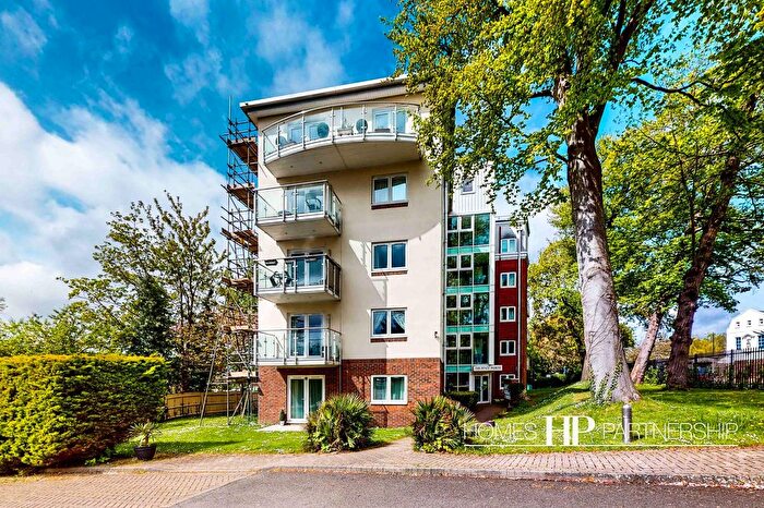 1 Bedroom Flat To Rent In Turners Hill Road, Pound Hill, RH10