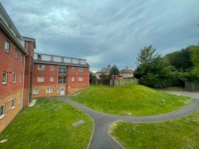 2 Bedroom Flat To Rent In Old Chester Road, Birkenhead, Wirral, CH42