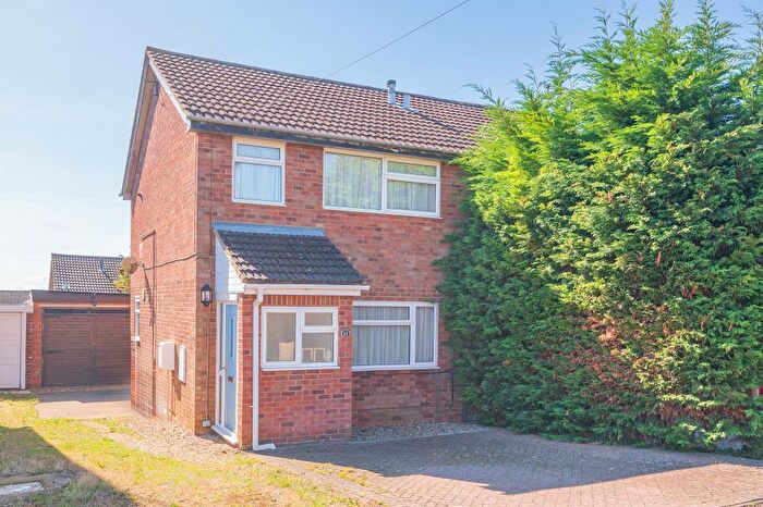 3 Bedroom Semi-Detached House For Sale In Drake Close, Rothwell, Kettering, NN14