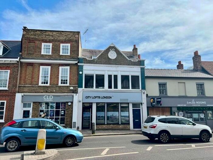 2 Bedroom Flat To Rent In High Street, Hampton Wick, Kingston Upon Thames, KT1