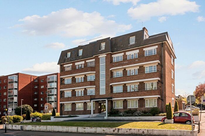 3 Bedroom Flat To Rent In Embassy Court, Portsmouth Road, Surbiton, KT6