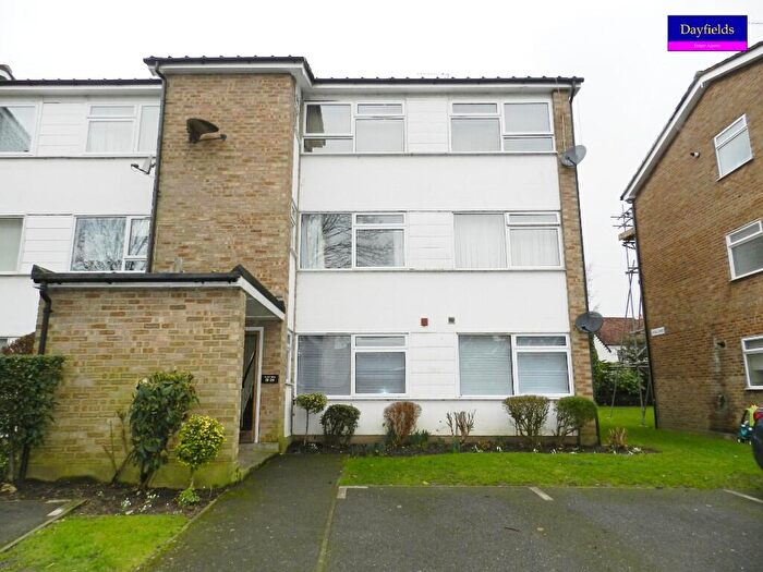 2 Bedroom Flat To Rent In High Road, Broxbourne, Hertfordshire, EN10