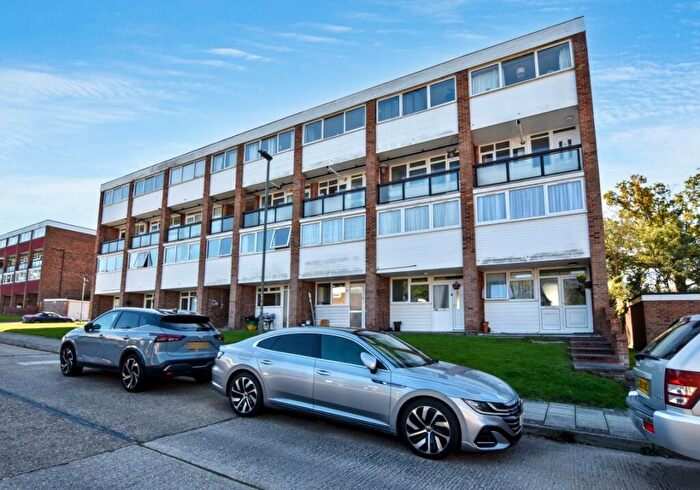 2 Bedroom Flat For Sale In A Edgewood Drive, Orpington, Kent, BR6