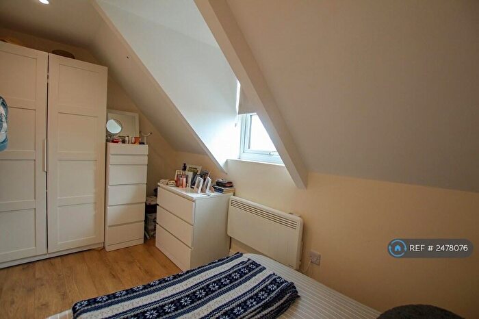 2 Bedroom Flat To Rent In Lord Lyon, Stockcross, Newbury, RG20