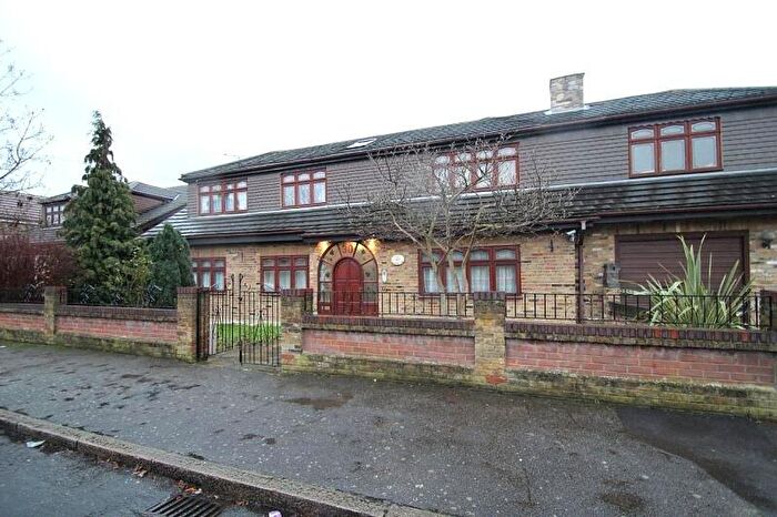 2 Bedroom Apartment To Rent In Great Gardens Road, Hornchurch, RM11