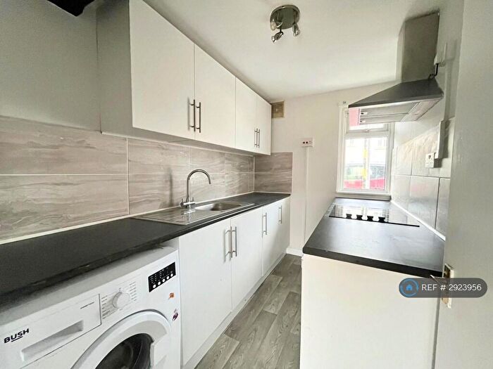 3 Bedroom Terraced House To Rent In London Road, Chippenham, SN15