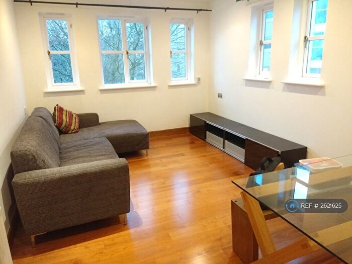 2 Bedroom Flat To Rent In & A Half Wapping High Street, London, E1W