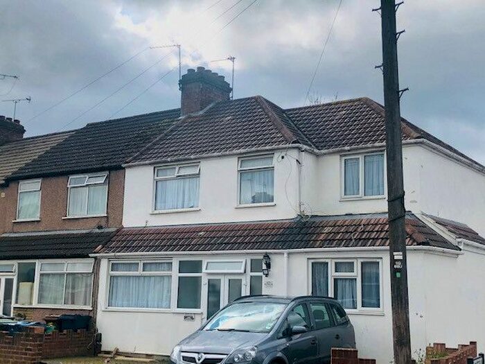 Studio To Rent In Tudor Gardens, Harrow, Greater London, HA3