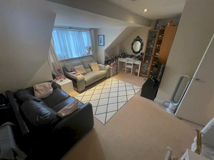 1 Bedroom Flat To Rent In Sylvan Avenue, London, NW7