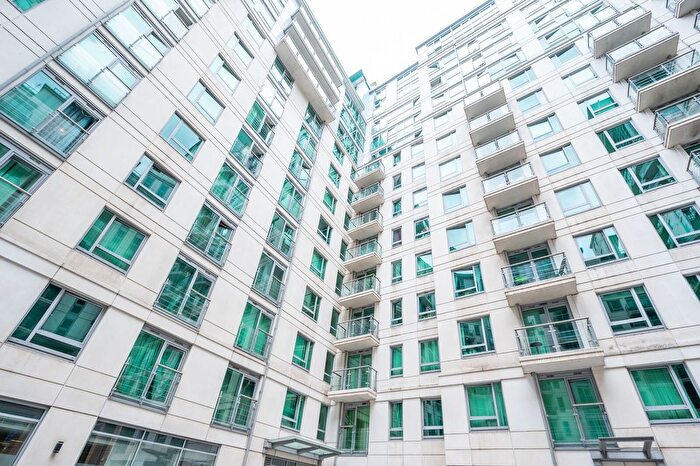 2 Bedroom Flat To Rent In St George Wharf, Vauxhall, London, SW8