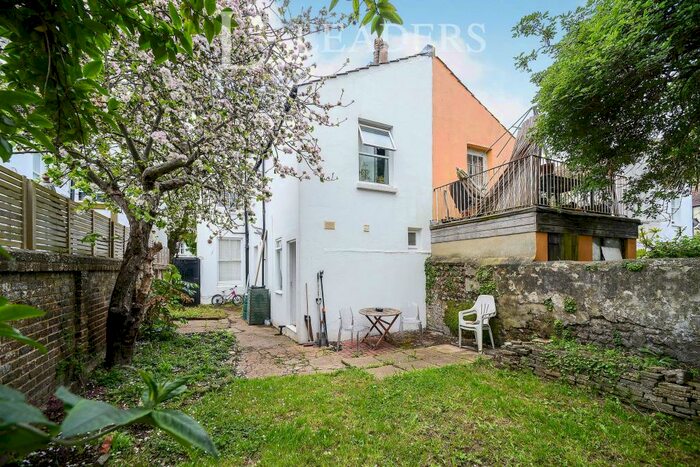 1 Bedroom Apartment To Rent In Westbourne Gardens, Hove, BN3