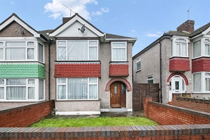 3 Bedroom Semi Detached House For Sale In Petts Hill, Northolt, UB5