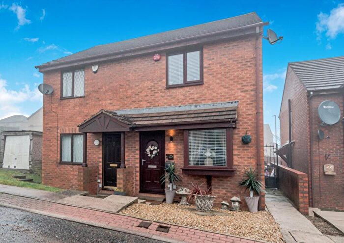 2 Bedroom Semi Detached House For Sale In Meadowcroft Rise, Bierley, Bradford, West Yorkshire, BD4