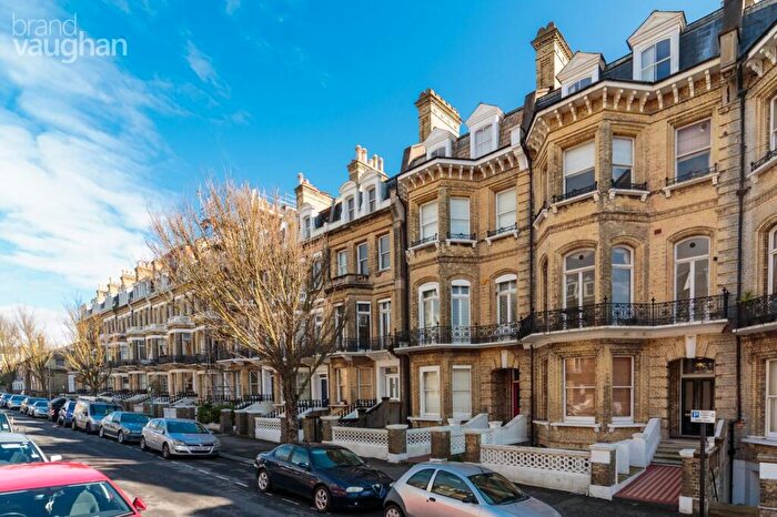 2 Bedroom Flat To Rent In First Avenue, Hove, BN3
