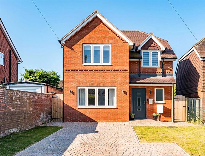 4 Bedroom House For Sale In Shabbington, Buckinghamshire, HP18
