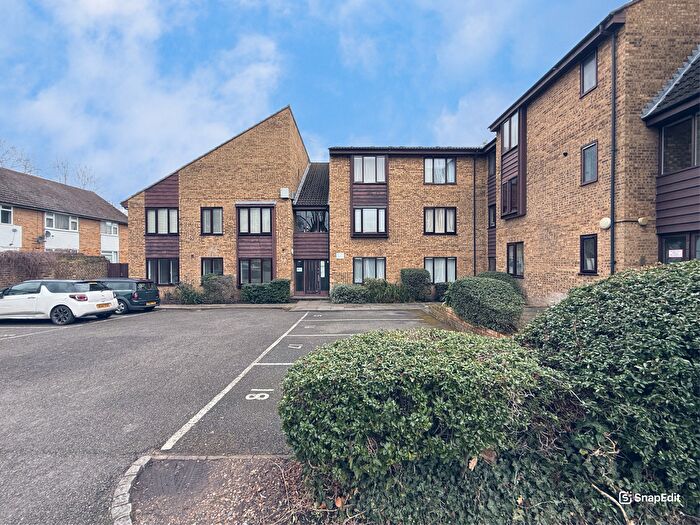 2 Bedroom Flat To Rent In Wayside Court, The Grove, Isleworth, TW7