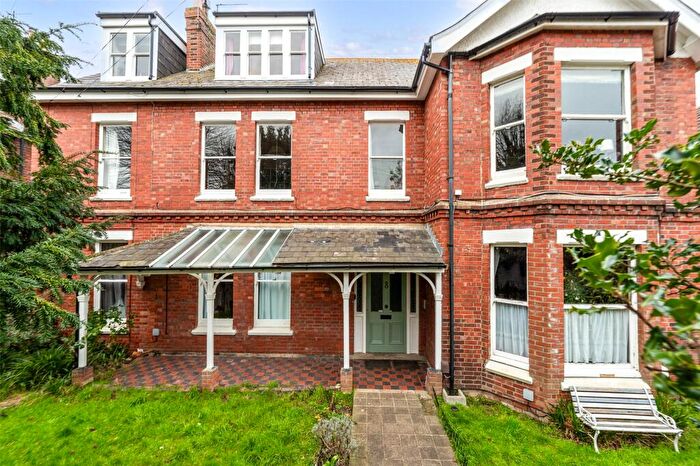 1 Bedroom Flat For Sale In Chaucer Road, Worthing, West Sussex, BN11