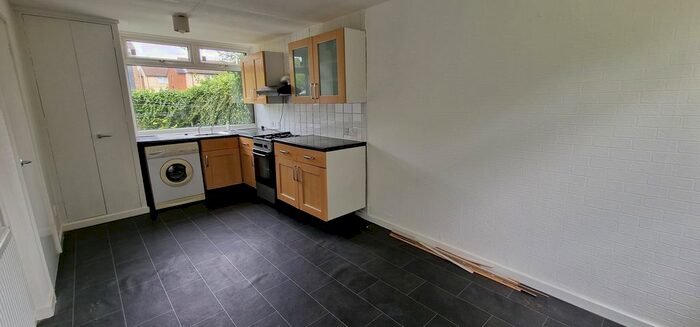 3 Bedroom End Of Terrace House To Rent In Outwood Close, Leicester, LE3