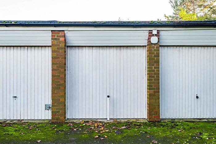 2 Bedroom Apartment For Sale In Wrayton Lodge, Whitehall Road, Sale, M33