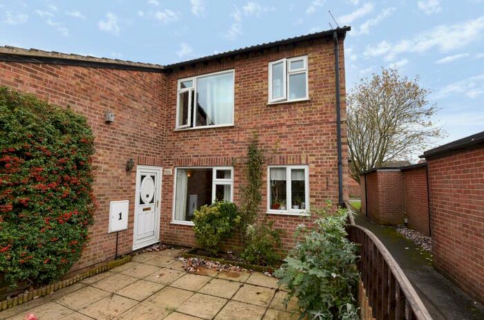 2 Bedroom Ground Maisonette To Rent In Sadlers Court, Abingdon, OX14