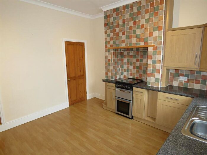 2 Bedroom House To Rent In Balmoral Road, Sheffield, South Yorkshire, Uk, S13