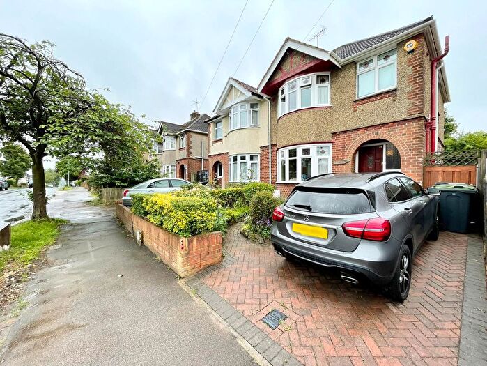 3 Bedroom Semi-Detached House To Rent In Somerset Avenue, Luton, LU2