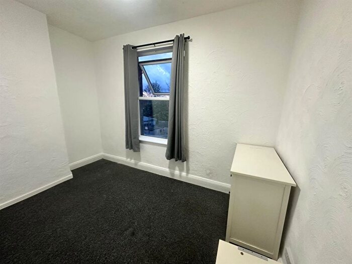 2 Bedroom Flat To Rent In Bloxwich Road, Walsall, WS2