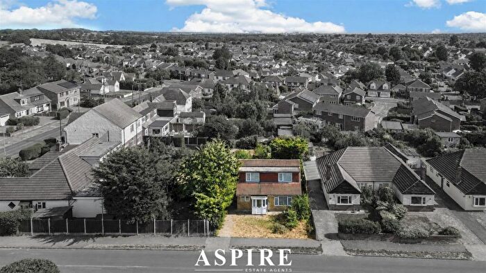 3 Bedroom Detached House For Sale In Helena Road, Rayleigh, SS6