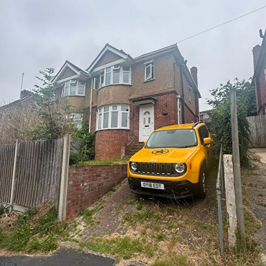 3 Bedroom End Of Terrace House To Rent In High Wycombe, HP12