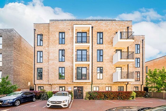 2 Bedroom Flat To Rent In Telegraph Avenue, London, NW9