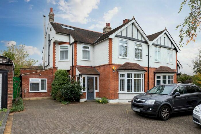 5 Bedroom Semi-Detached House To Rent In Larkshall Road, Highams Park, E4