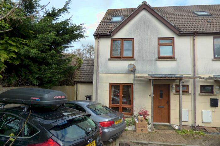 4 Bedroom Semi-Detached House To Rent In Witney Mead, Frampton Cotterell, Bristol, BS36
