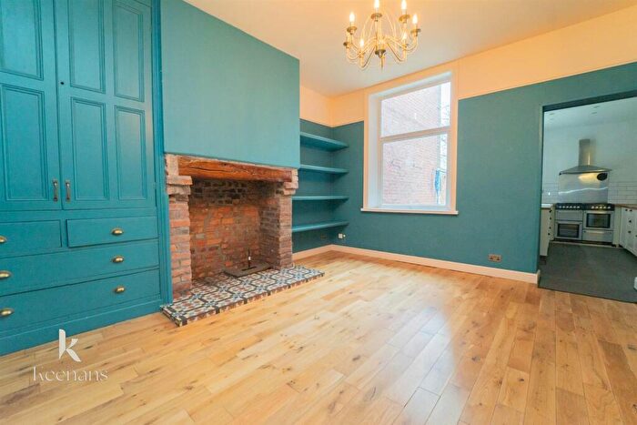 4 Bedroom Terraced House To Rent In Bell Lane, Bury, BL9