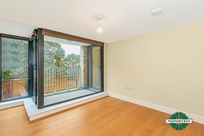 3 Bedroom Flat To Rent In Cameron Road, Seven Kings, Ilford, IG3