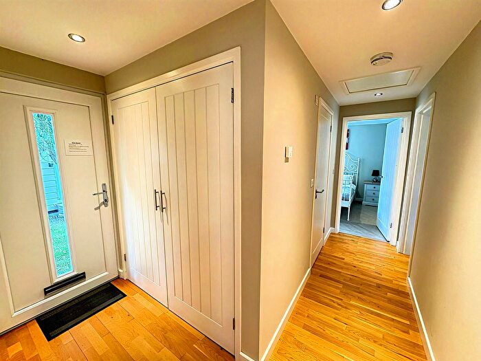 2 Bedroom Lodge To Rent In Golden Cross, Hailsham, BN27