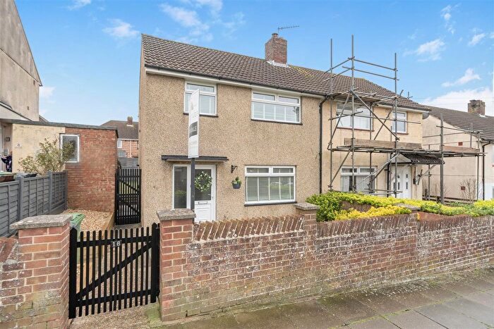 3 Bedroom Semi-Detached House For Sale In Wordsworth Avenue, Paulsgrove, PO6