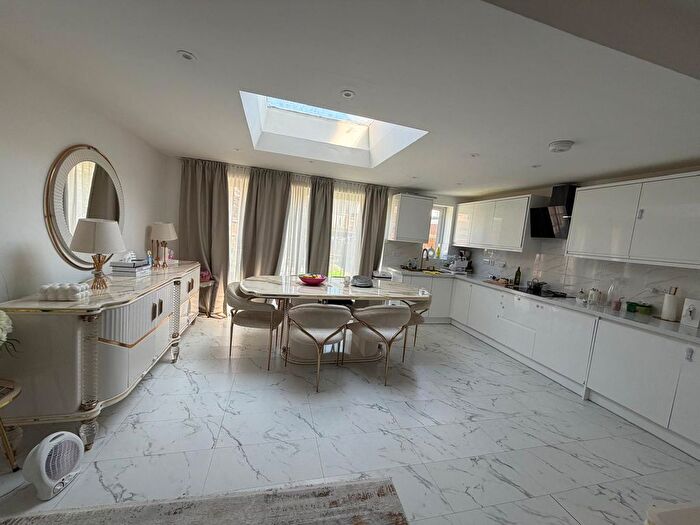 5 Bedroom Semi-Detached House To Rent In Beecholme Avenue, Mitcham, CR4