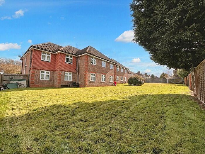 2 Bedroom Flat For Sale In Coulsdon, Surrey, CR5